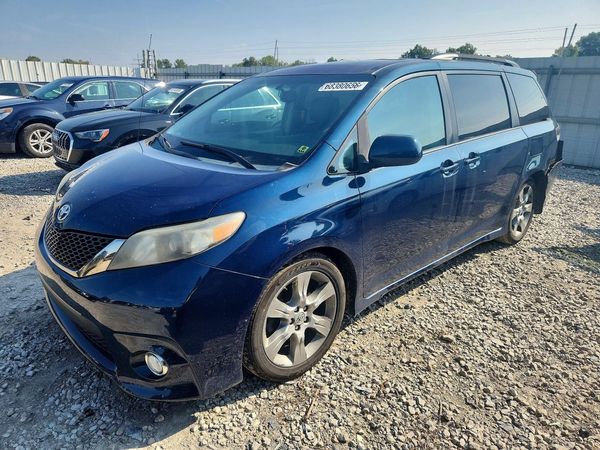 2012 TOYOTA SIENNA