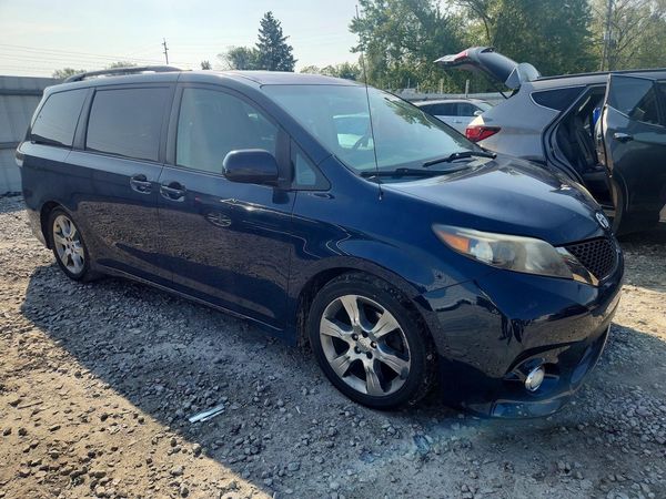 2012 TOYOTA SIENNA
