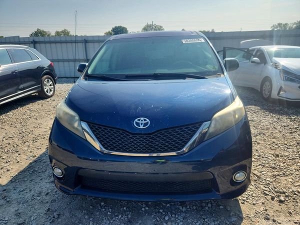 2012 TOYOTA SIENNA