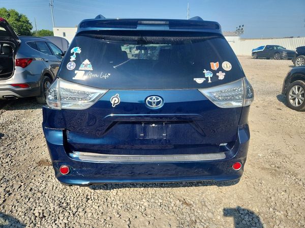 2012 TOYOTA SIENNA