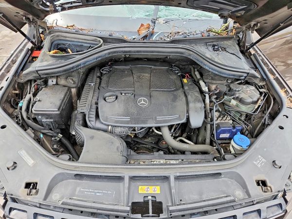 2014 MERCEDES-BENZ M-CLASS ML350 4-MATIC — Engine bay