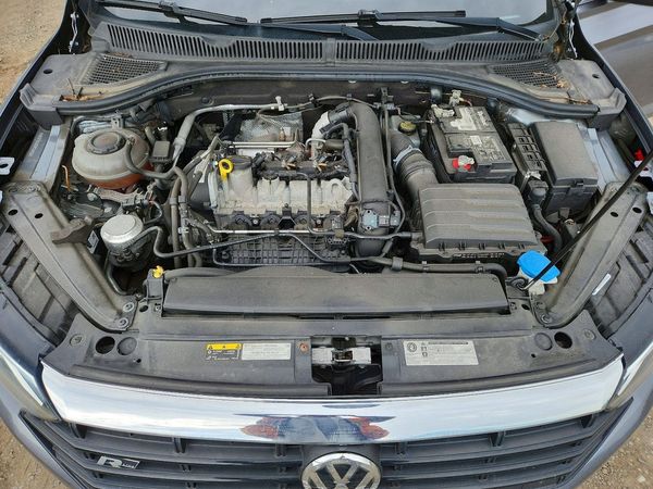 2019 VOLKSWAGEN JETTA — Engine bay