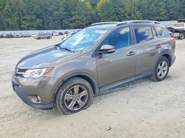 2015 TOYOTA RAV4 — Front 3/4