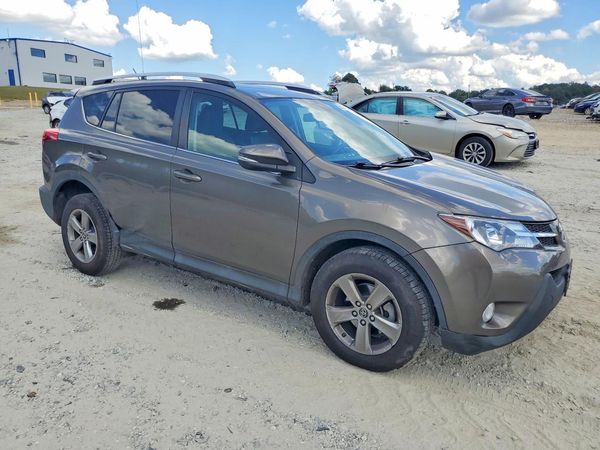 2015 TOYOTA RAV4 — Passenger 3/4