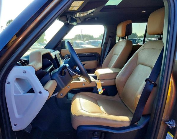 2025 LAND ROVER DEFENDER — DENT