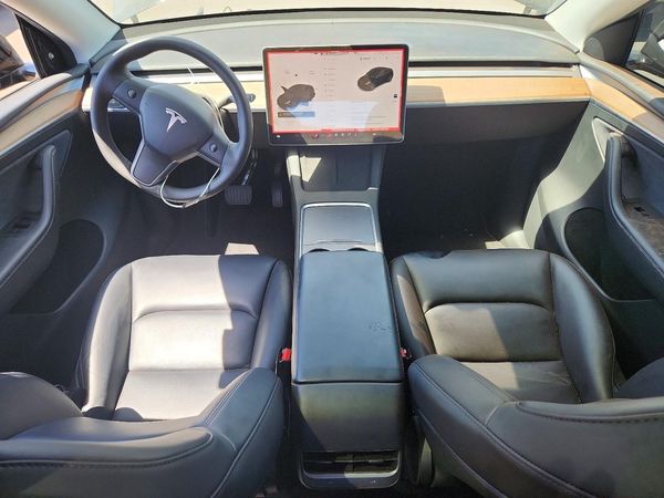 2025 TESLA MODEL Y
