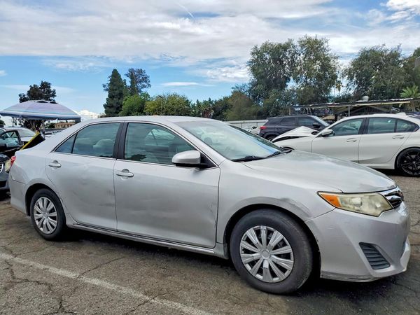 2014 TOYOTA CAMRY