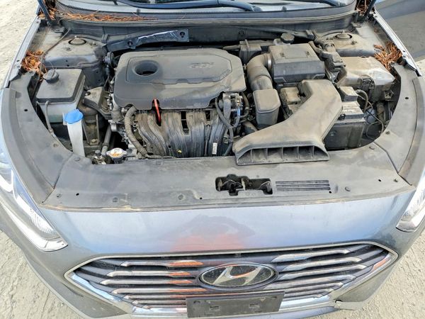 2019 HYUNDAI SONATA Eco Turbo, SE — Engine bay