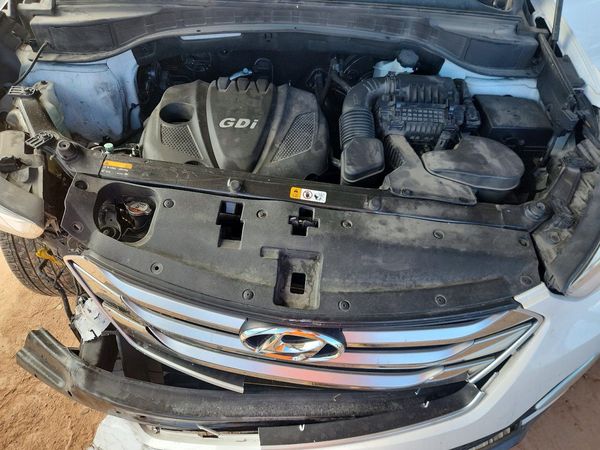 2015 HYUNDAI SANTA FE GLS — Engine bay