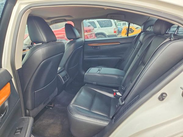 2015 LEXUS ES 300h