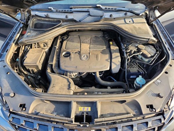 2013 MERCEDES-BENZ ML — Engine bay