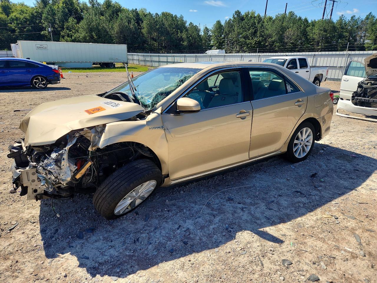 2012 TOYOTA CAMRY SOLA Hybrid — Front 3/4