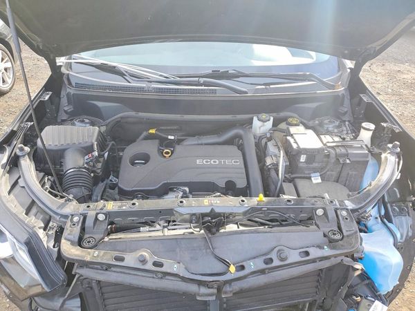 2019 CHEVROLET EQUINOX LT (1LT) — Engine bay