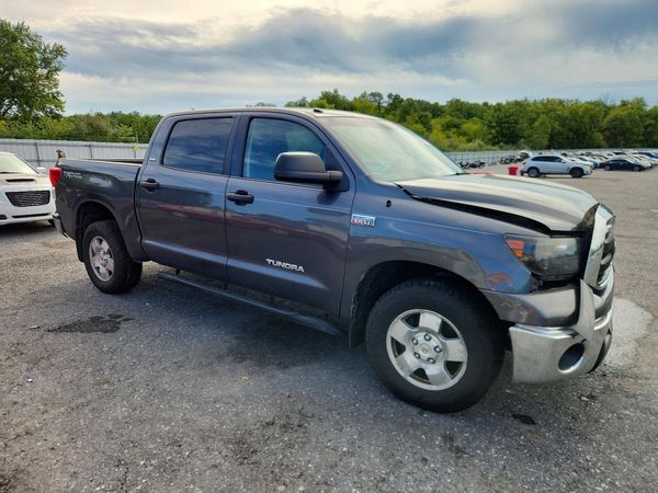 2013 TOYOTA TUNDRA SR5 — Passenger 3/4