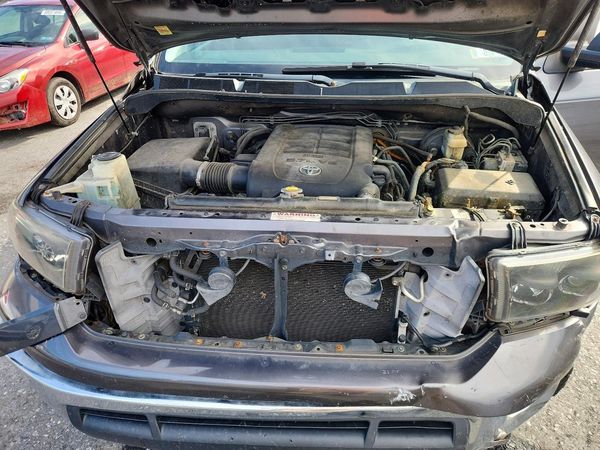 2013 TOYOTA TUNDRA SR5 — Engine bay