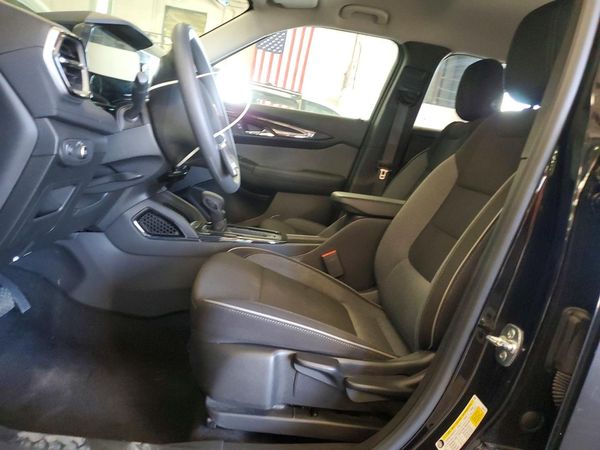 2025 CHEVROLET TRAILBLAZER LT — DENT