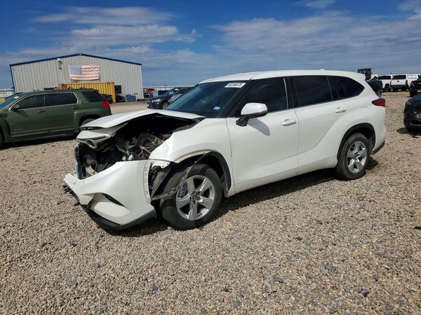 2020 TOYOTA HIGHLANDER LE — Front 3/4