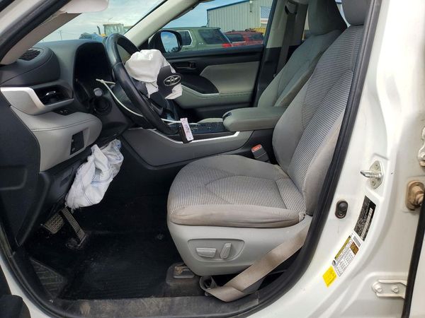 2020 TOYOTA HIGHLANDER LE — DENT