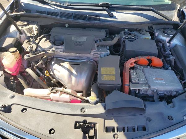 2012 TOYOTA CAMRY Hybrid — Engine bay