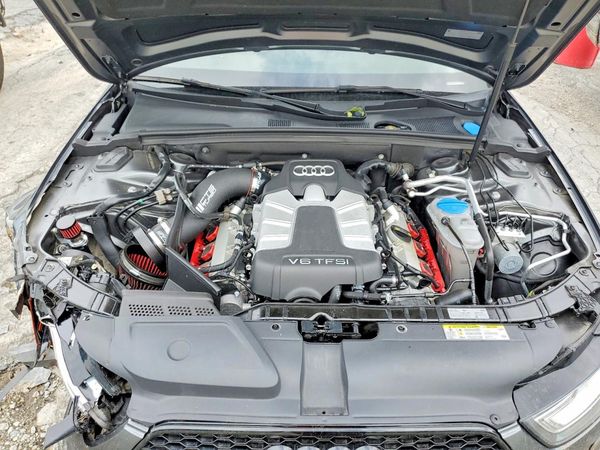 2016 AUDI S4/RS4 quattro Premium Plus — Engine bay