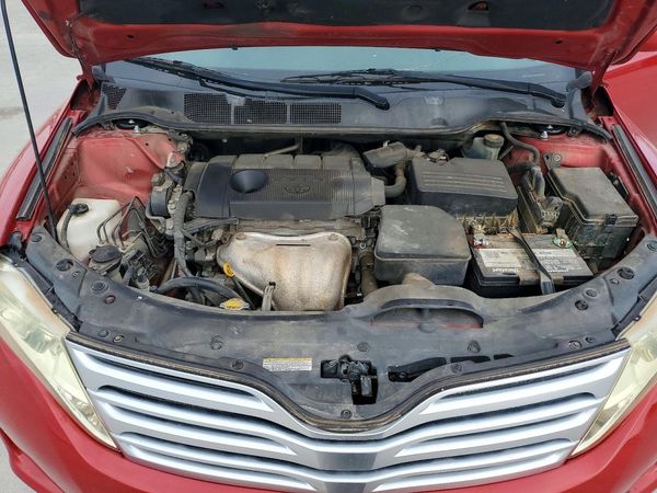 2012 TOYOTA VENZA — Engine bay