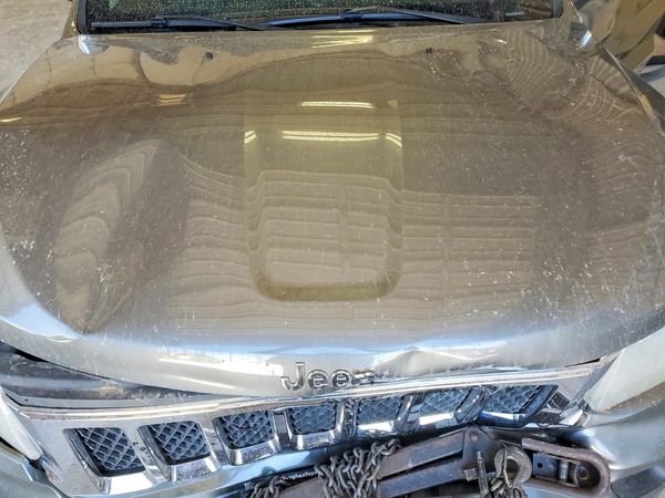 2012 JEEP CHEROKEE Overland — Engine bay