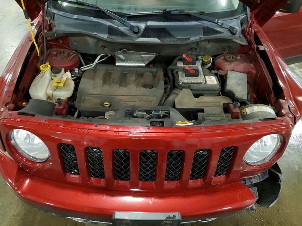 2012 JEEP PATRIOT Limited — Engine bay