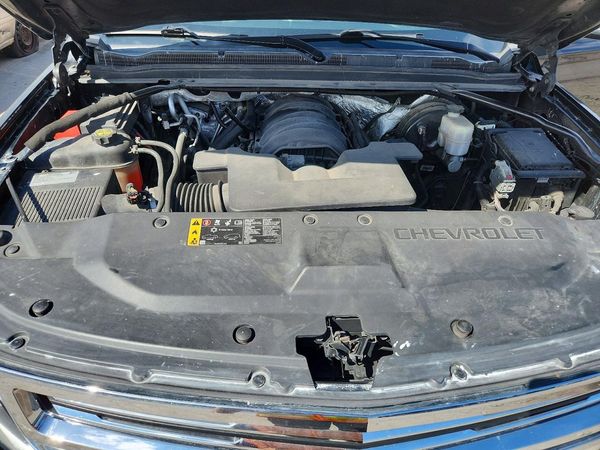 2017 CHEVROLET SUBURBAN Premier — Engine bay