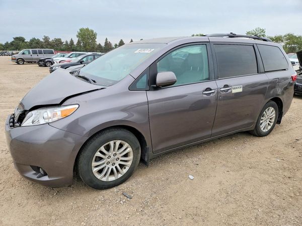 2015 TOYOTA SIENNA