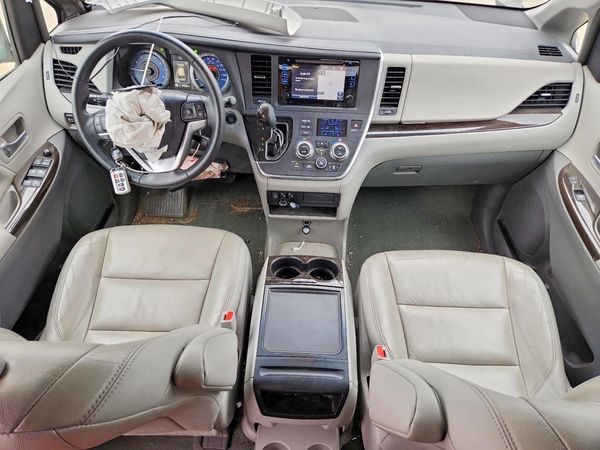 2015 TOYOTA SIENNA