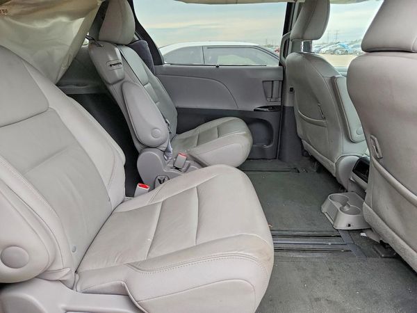 2015 TOYOTA SIENNA