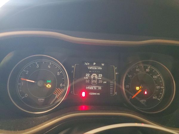 2015 JEEP CHEROKEE Sport — ODOM