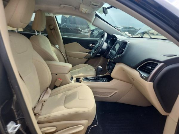 2019 JEEP CHEROKEE — DENT