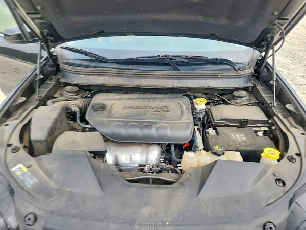 2019 JEEP CHEROKEE — Engine bay