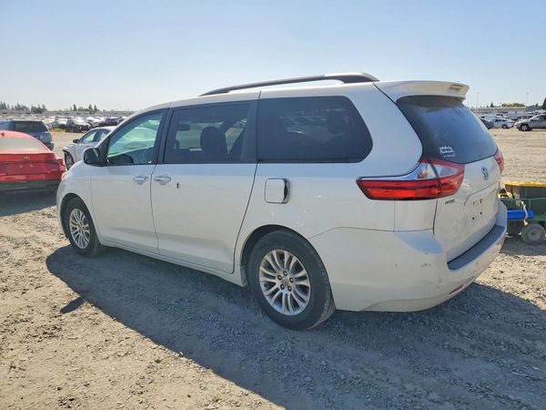 2017 TOYOTA SIENNA