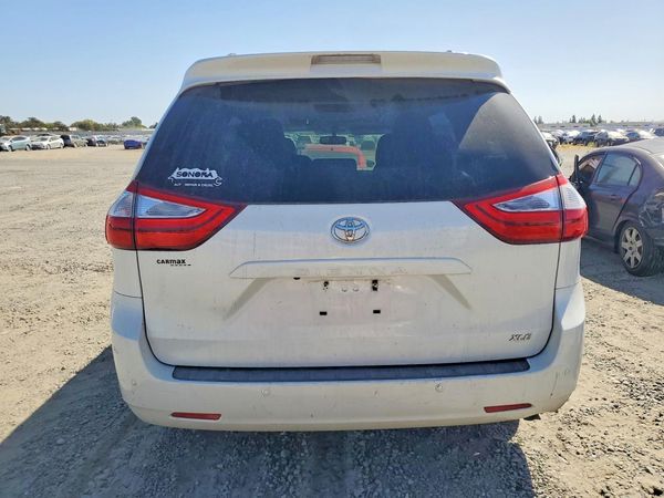 2017 TOYOTA SIENNA