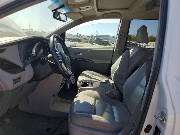 2017 TOYOTA SIENNA