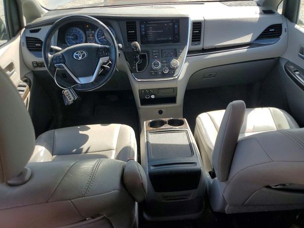 2017 TOYOTA SIENNA