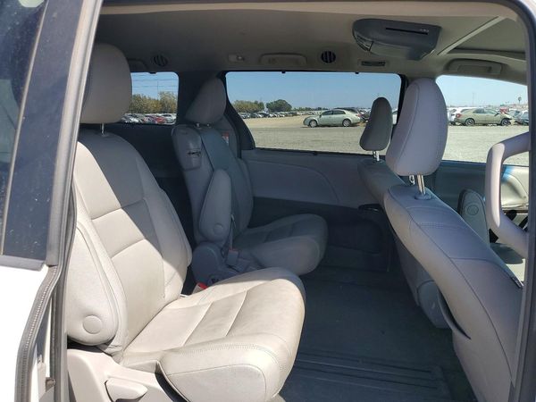 2017 TOYOTA SIENNA