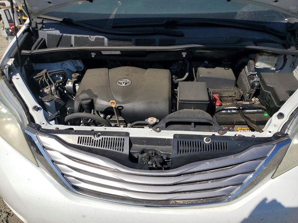 2017 TOYOTA SIENNA