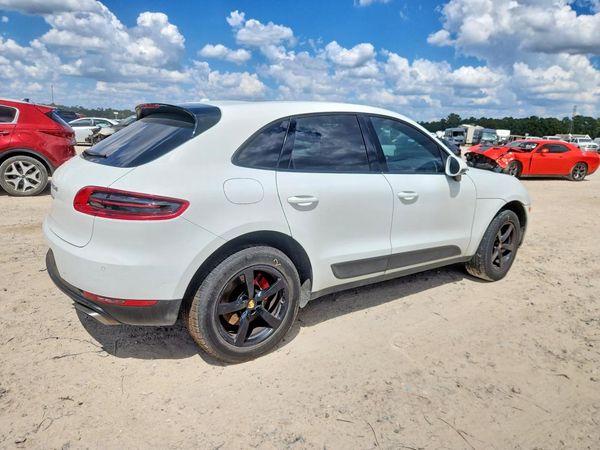 2017 PORSCHE MACAN