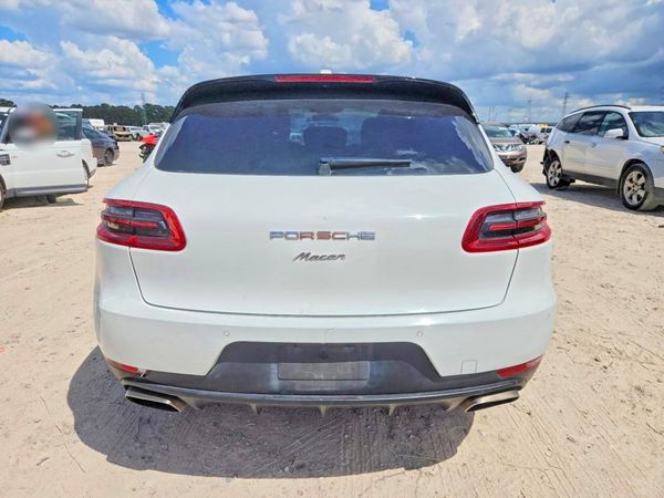 2017 PORSCHE MACAN