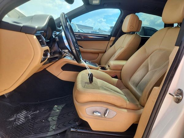 2017 PORSCHE MACAN