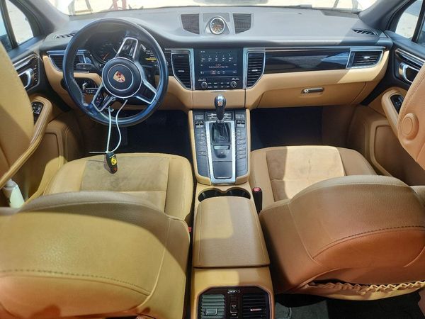 2017 PORSCHE MACAN