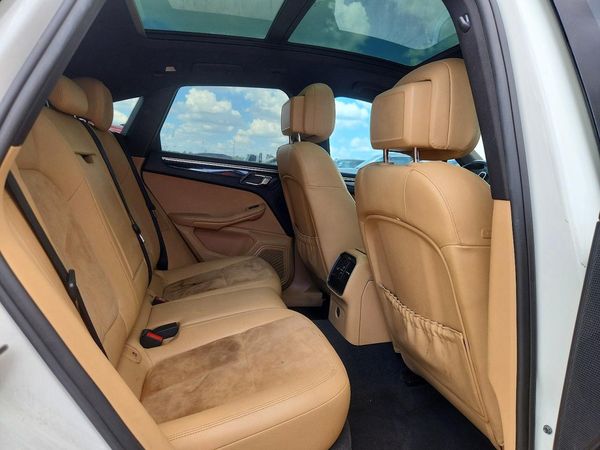 2017 PORSCHE MACAN