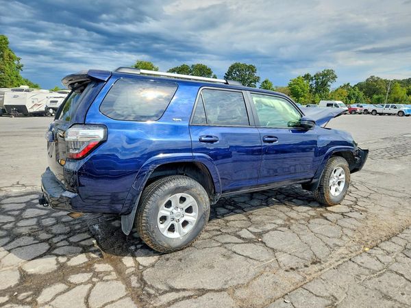 2023 TOYOTA 4RUNNER SR5