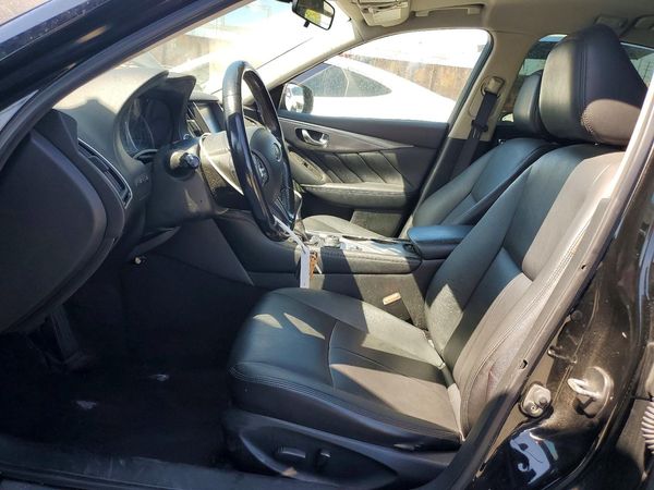2015 INFINITI Q50