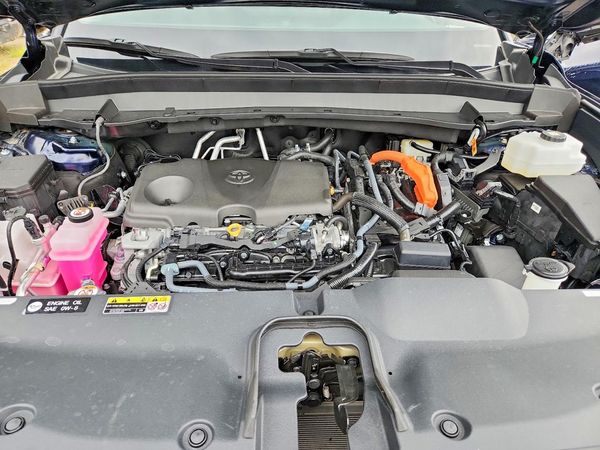 2026 TOYOTA GRAND HIGH — Engine bay