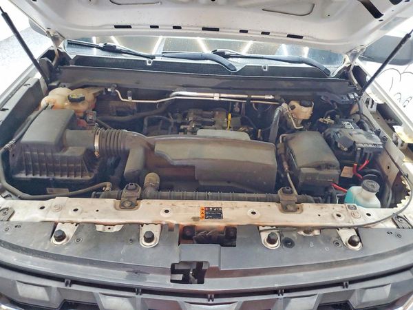 2022 CHEVROLET COLORADO Work Truck — Engine bay