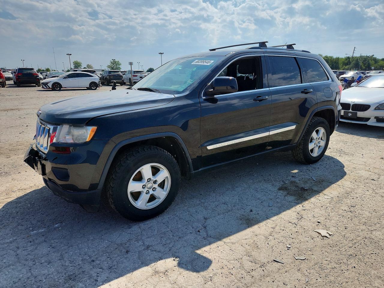 2013 JEEP CHEROKEE Laredo — Front 3/4